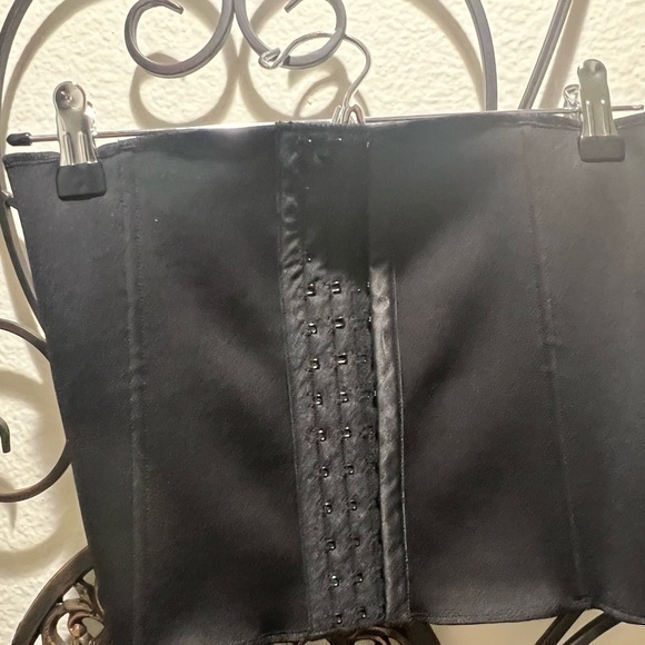 Skims Waist Trainer. Extra Strong Support💕 - Picture 6 of 8